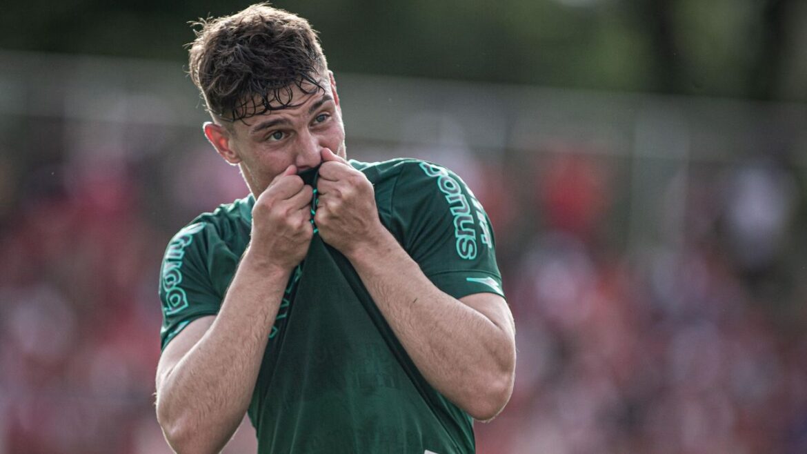 lateral-e-anunciado-em-novo-clube-e-se-despede-do-coritiba:-“sempre-em-meu-coracao”