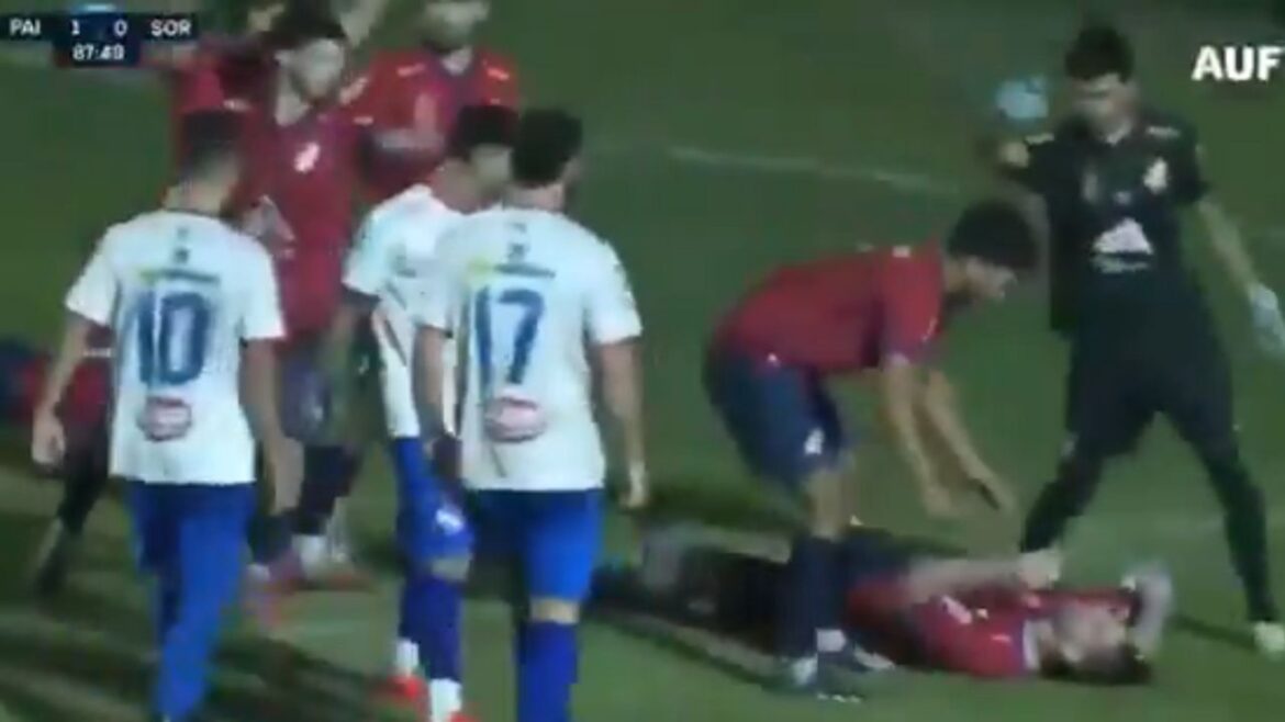 futebol-ou-mma?-jogador-e-nocauteado-por-adversario-durante-partida;-veja-o-video