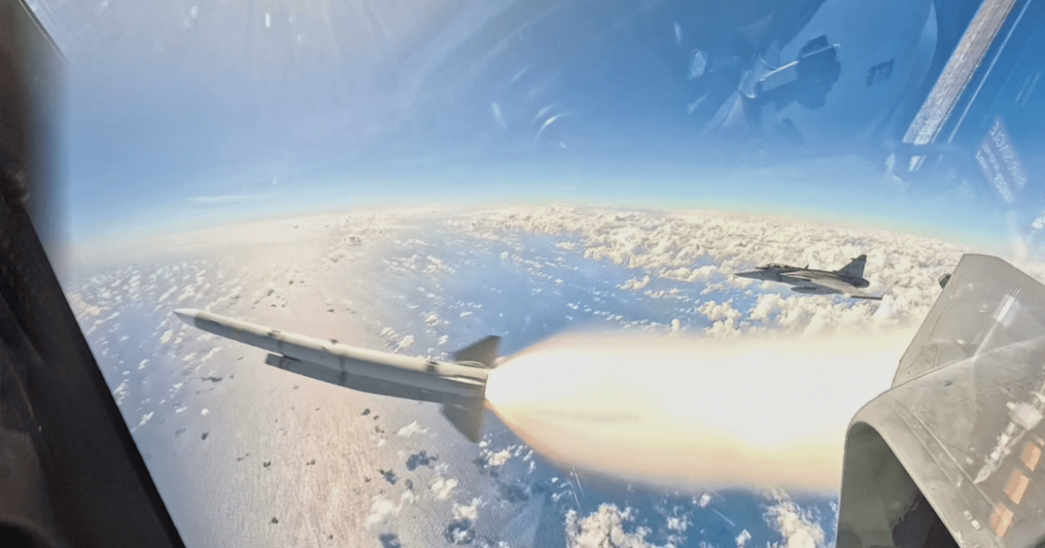 brasil-mostra-seu-missil-mais-poderoso-em-disparo-inedito-pelo-caca-gripen