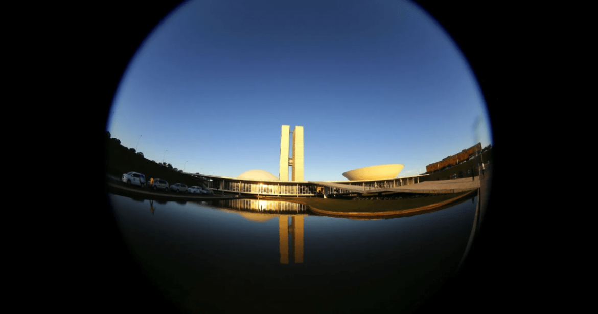 centrao-buscara-aumentar-sua-forca-nas-eleicoes-de-2026,-diz-especialista