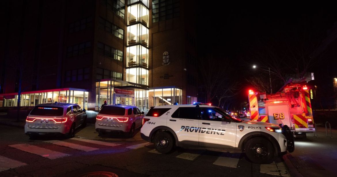 policia-dos-eua-libera-suspeito-de-ataque-na-universidade-brown