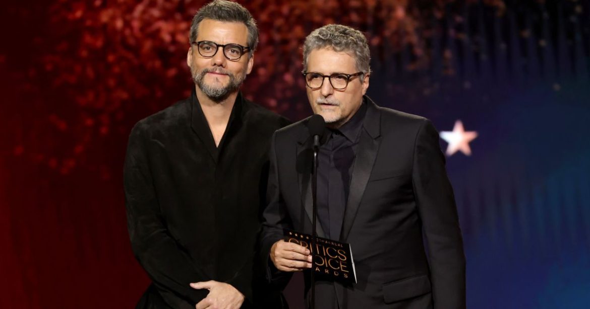 wagner-moura-alfineta-ao-apresentar-melhor-filme:-“como-falamos-no-brasil”