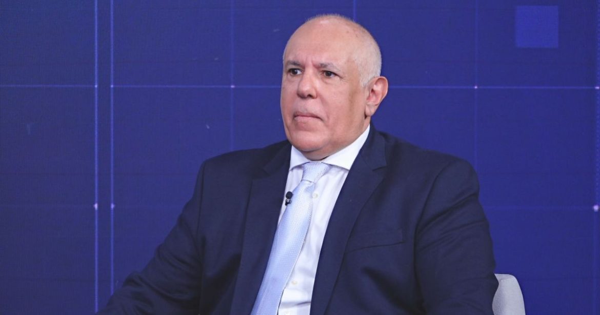 ataques-ao-fed-e-tarifas-sao-incertezas-a-economia-dos-eua,-diz-professor