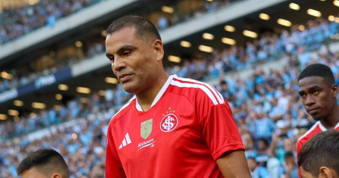 mercado-comenta-arbitragem-apos-vice-diante-do-gremio:-“fomos-roubados”