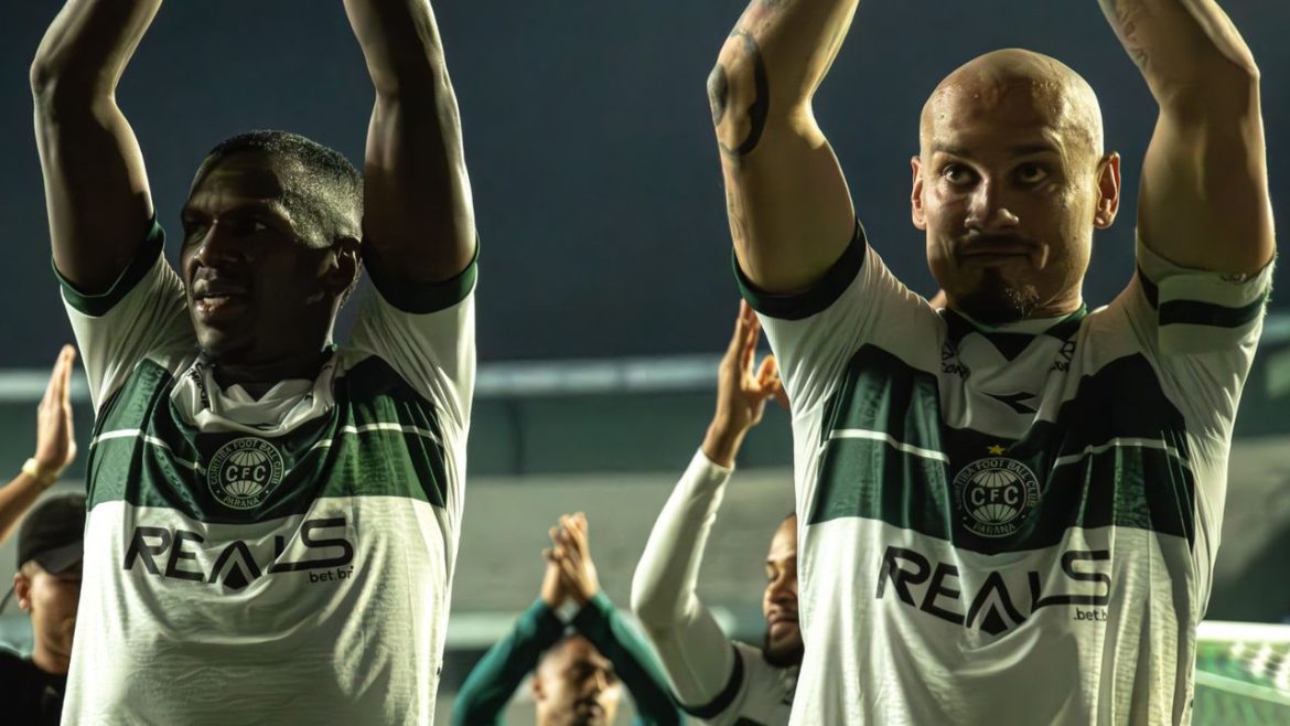 zagueiro-do-coritiba-pode-pegar-gancho-pesado-por-expulsao-no-atletiba