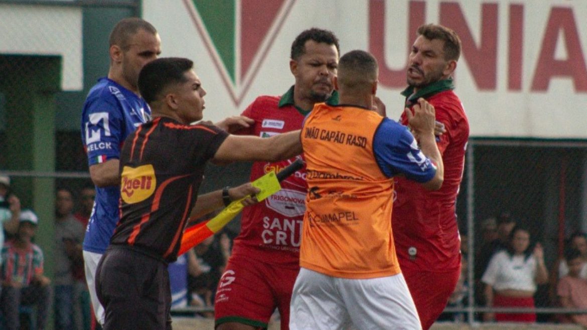 federacao-paranaense-oficializa-campeao-de-torneio-que-terminou-em-briga-generalizada