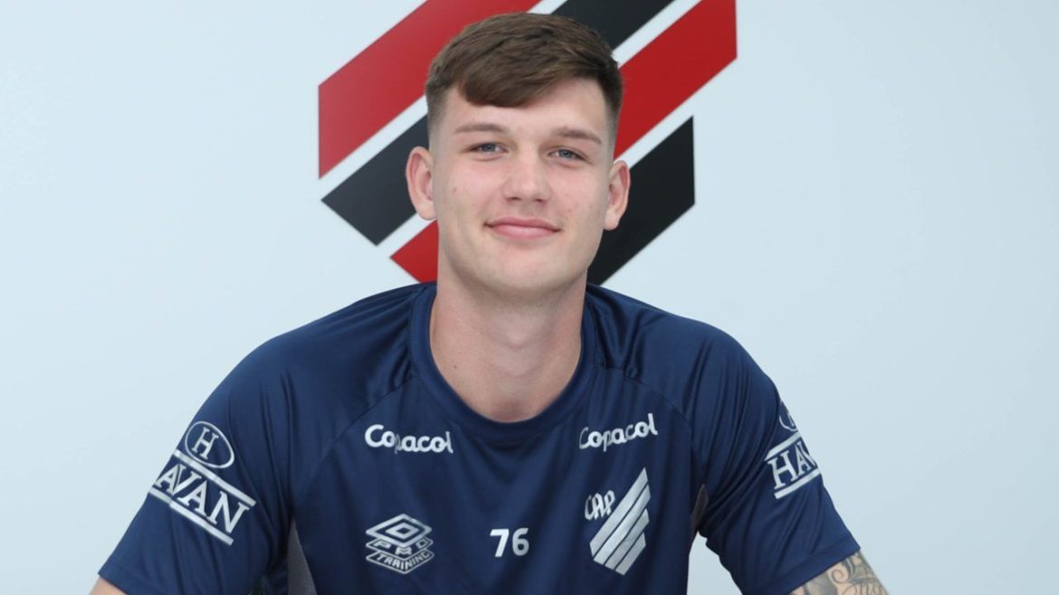 athletico-renova-contrato-com-goleiro-ucraniano-da-base