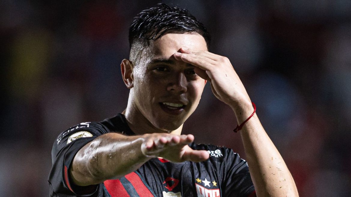 adversario-do-athletico-sofre-transfer-ban-e-nao-podera-contratar-por-tres-janelas