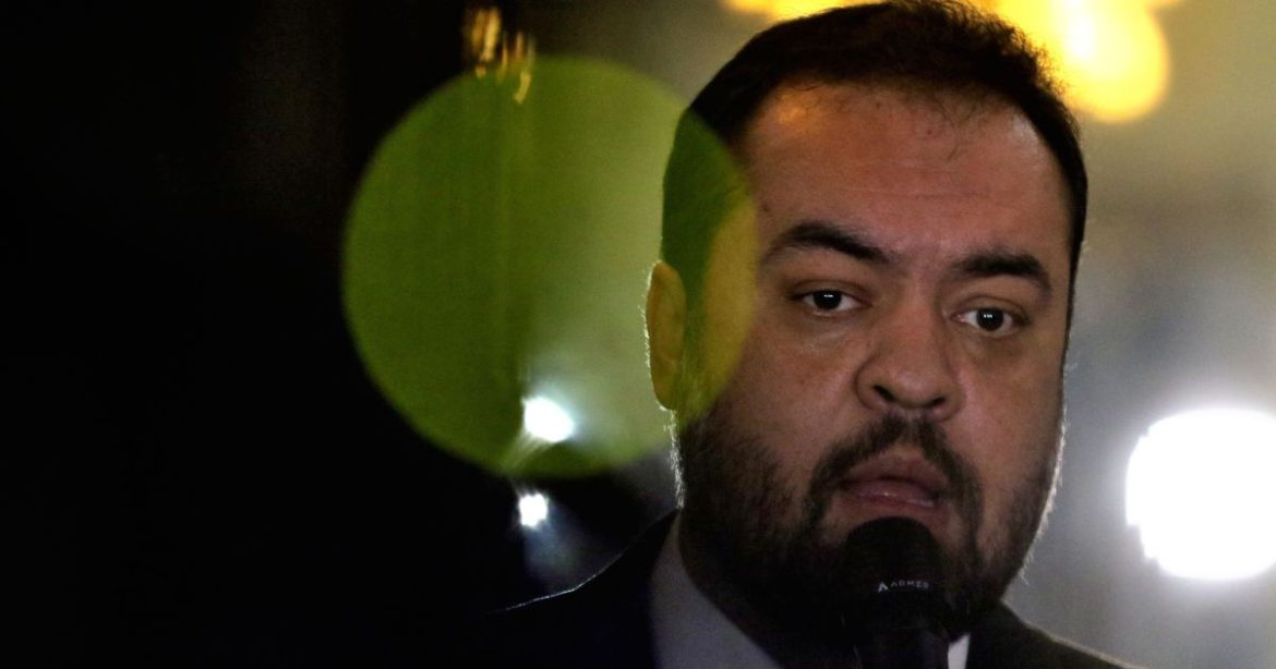 pl-avalia-substitutos-a-castro-no-rio,-mas-decisao-cabera-ao-cla-bolsonaro