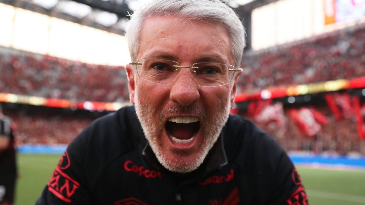 odair-hellmann-abre-o-coracao-em-um-ano-de-athletico-e-elege-os-jogos-mais-dificeis